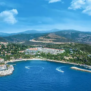 Resort Pine Bay